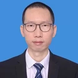 السيد ألكسندر لونج، مدير التسويق والمبيعات
